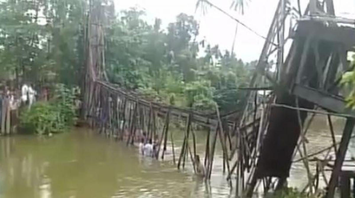 55-yr-old woman dead, over 30 injured as foot overbridge collapses in Kerala