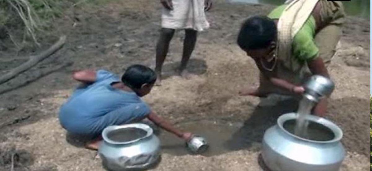 Villagers compelled to drink drain water in Dantewada