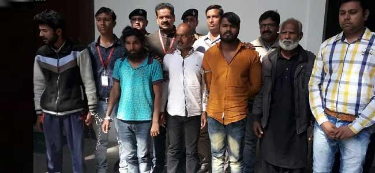 Indore: Illegal weapons seized, 5 arrested