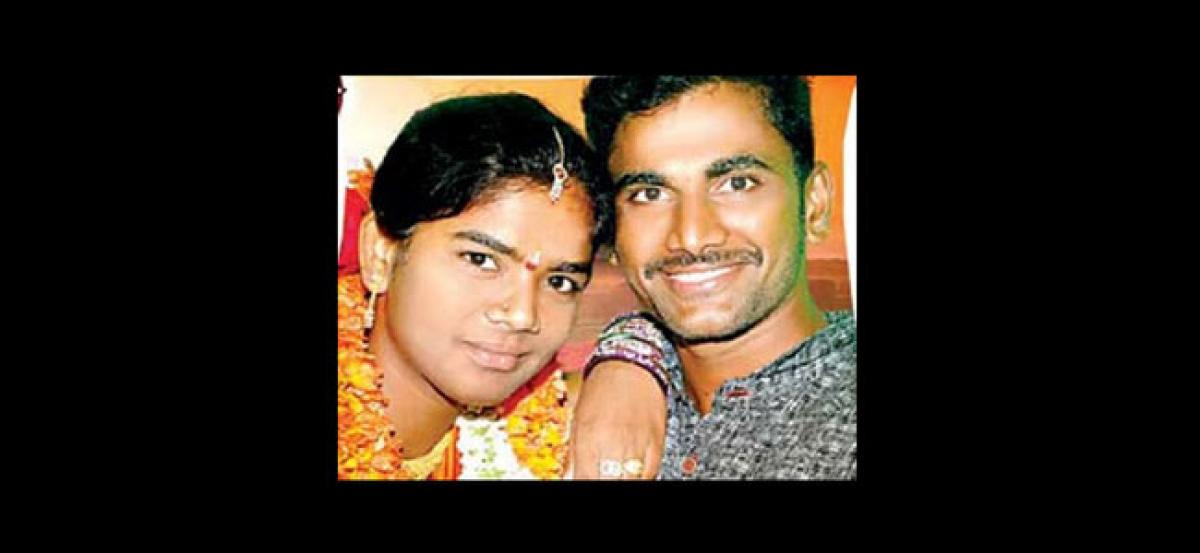 Srikakulam: Newly-wed woman stabs her husband in the throat