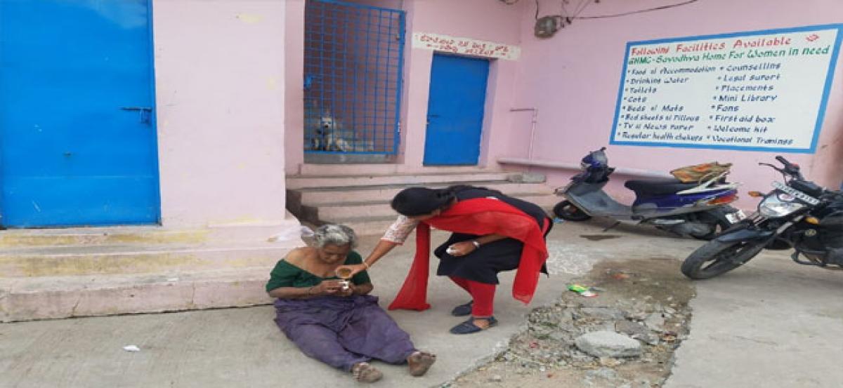 Aged woman lying on street shifted to old age home