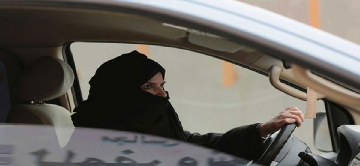 Saudi king lets  women drive