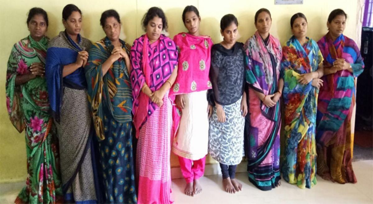 Sarees stealing gang busted