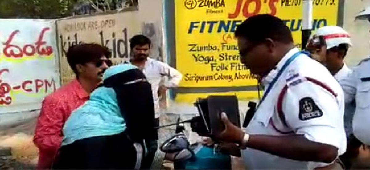 Woman misbehaves with traffic police, video goes viral