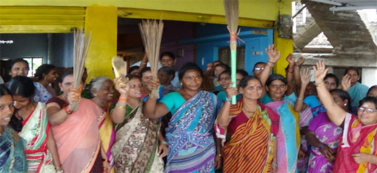 Women protest against opening of liquor shop