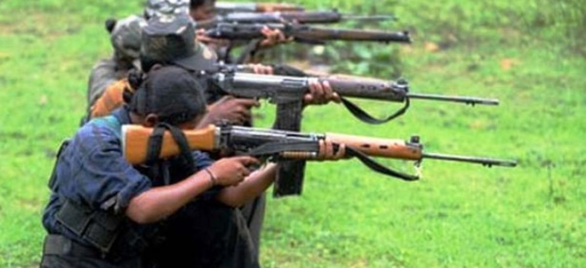 Two women Maoists, four sympathisers surrender