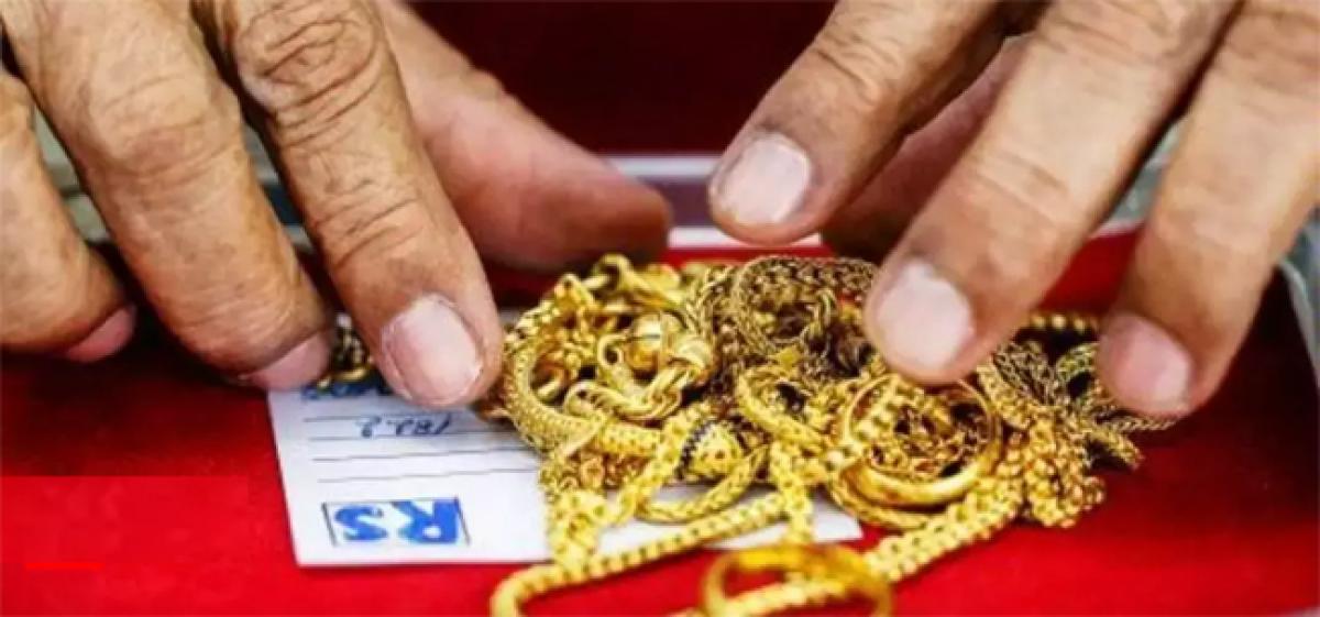 Woman thief held, `6 lakh worth ornaments seized