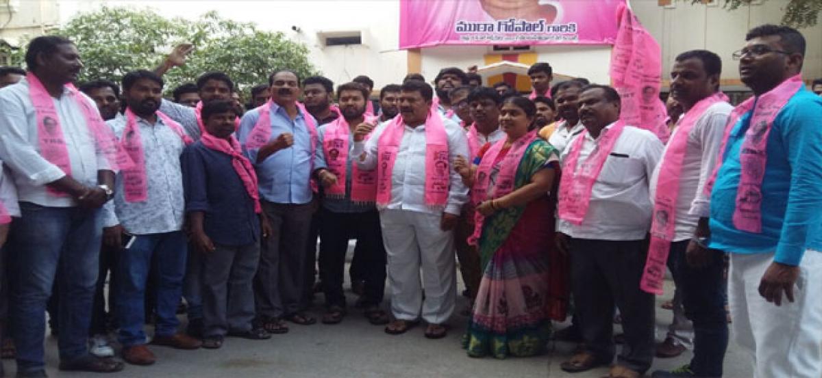 Youth join TRS in presence of Muta Gopal